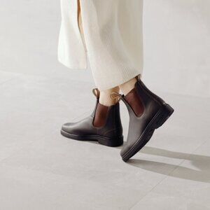 Blundstone Chelsea Boot Original 602 Style- Women's 10, Men's 8, EU 41